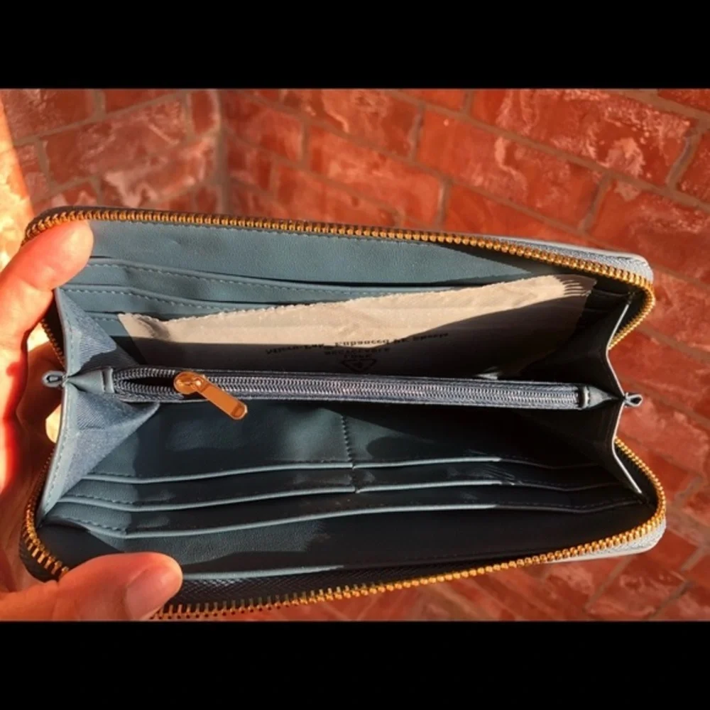 Beautiful wallet in blue color multi leaf print
